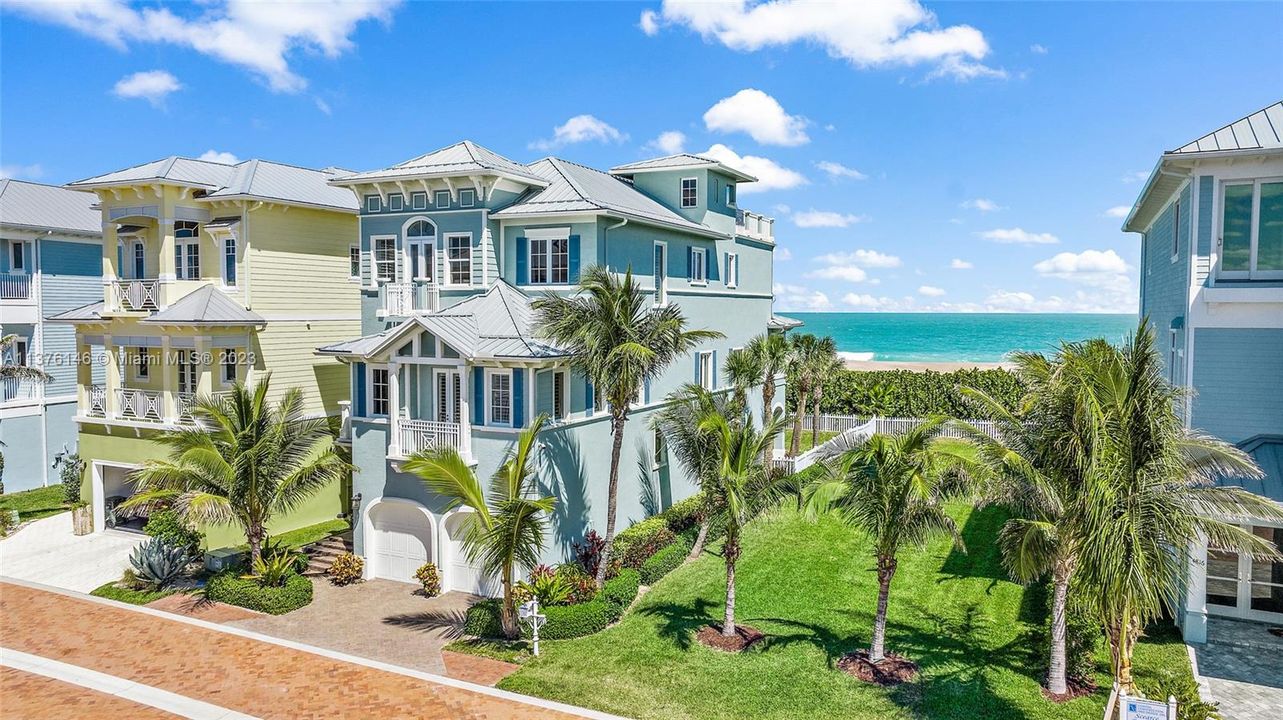 Recently Sold: $2,995,000 (4 beds, 3 baths, 4636 Square Feet)