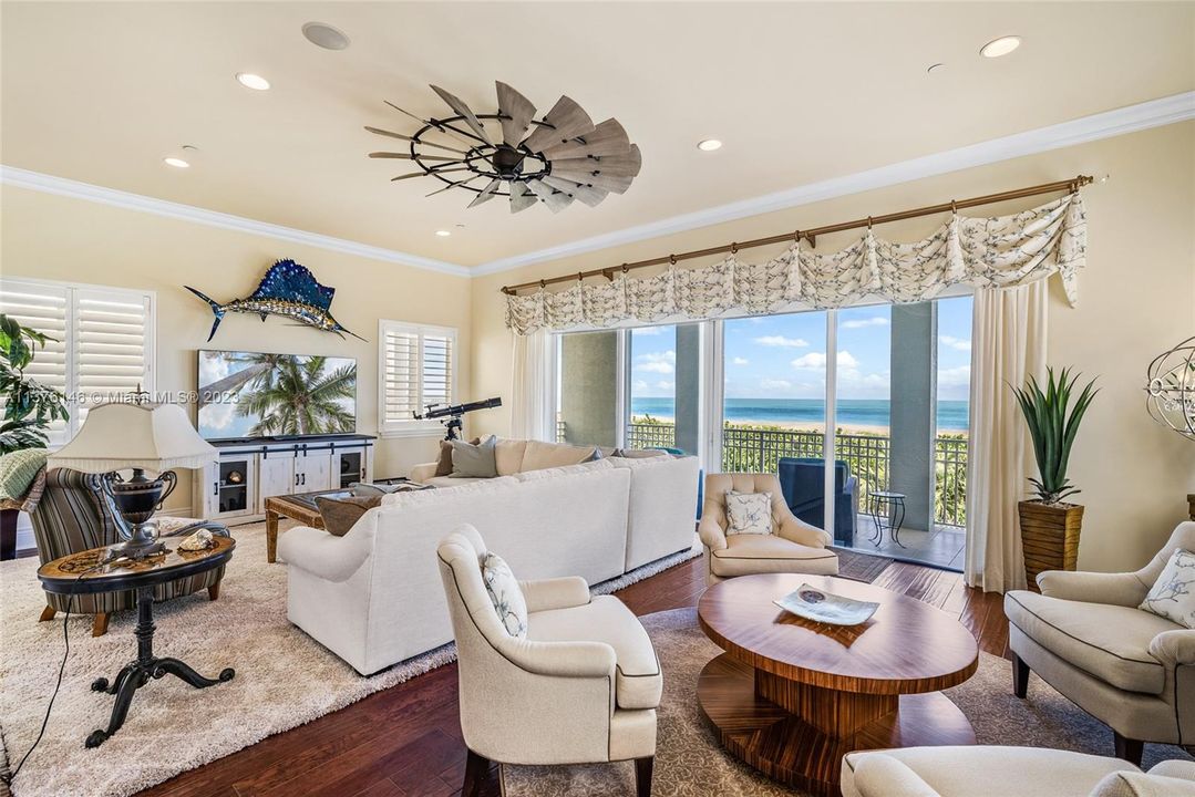 Recently Sold: $2,995,000 (4 beds, 3 baths, 4636 Square Feet)