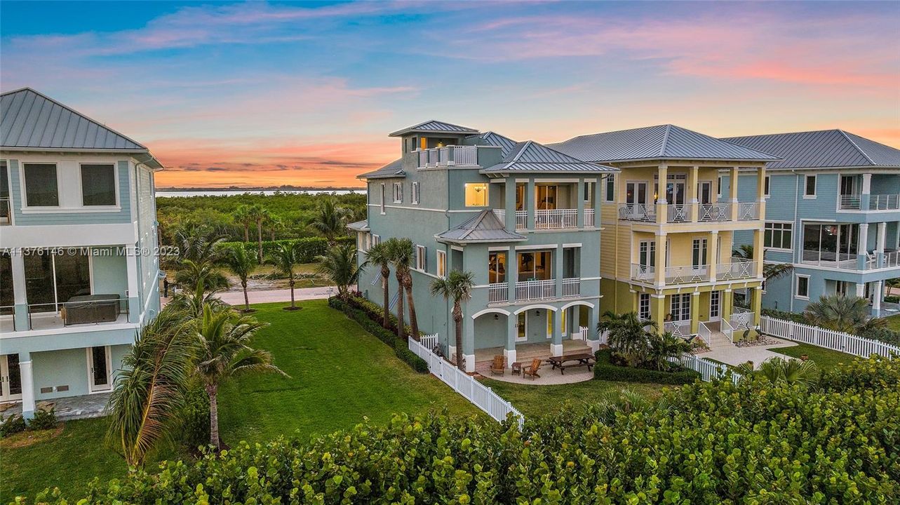 Recently Sold: $2,995,000 (4 beds, 3 baths, 4636 Square Feet)