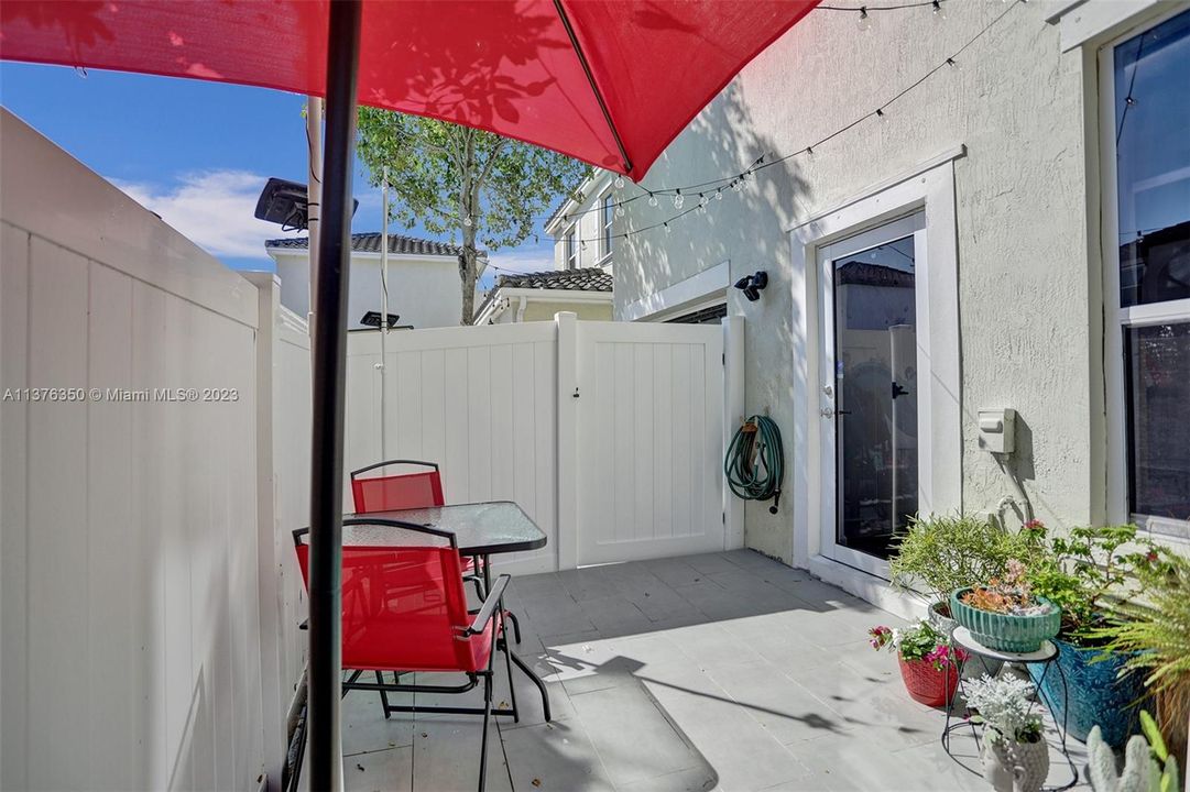 Recently Sold: $525,000 (4 beds, 2 baths, 1956 Square Feet)