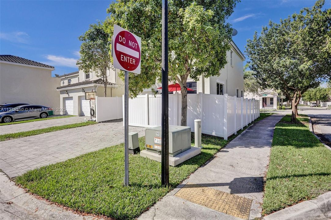 Vendido Recientemente: $525,000 (4 camas, 2 baños, 1956 Pies cuadrados)