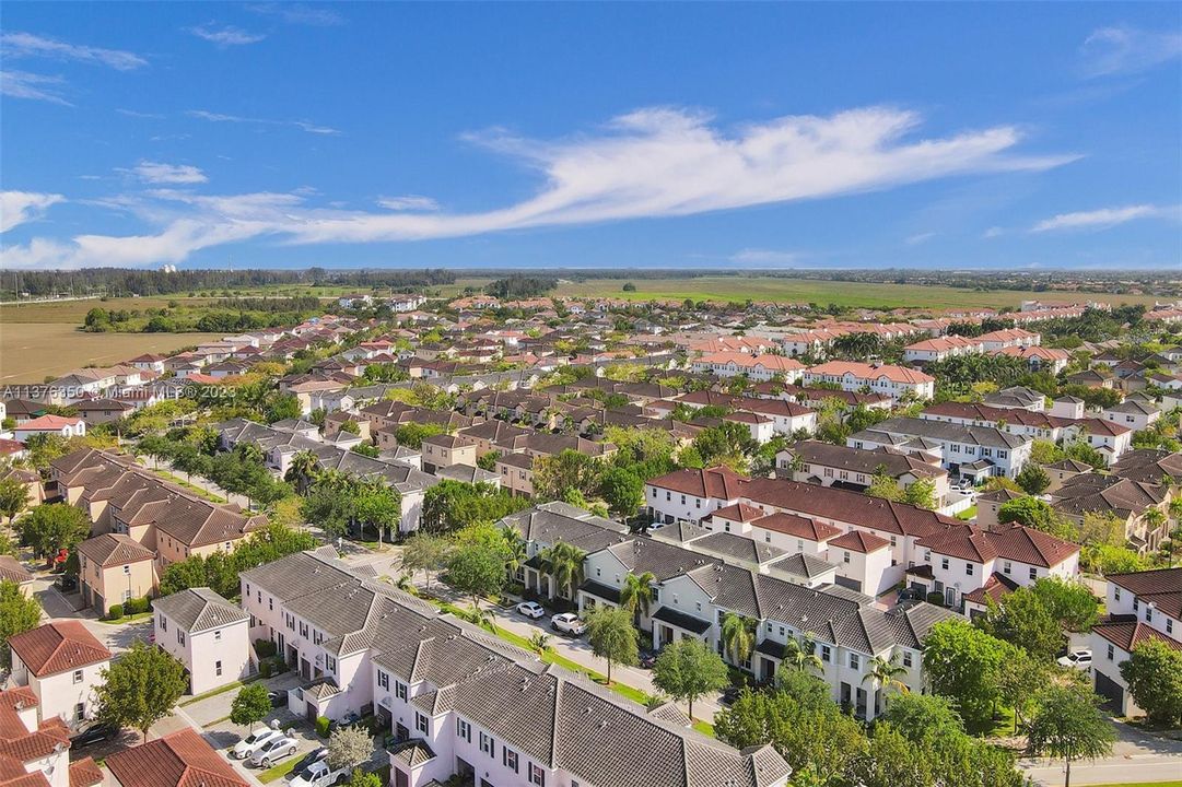 Vendido Recientemente: $525,000 (4 camas, 2 baños, 1956 Pies cuadrados)