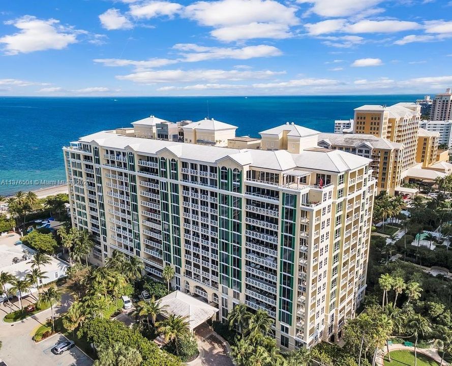 Recently Sold: $3,495,000 (3 beds, 4 baths, 2840 Square Feet)