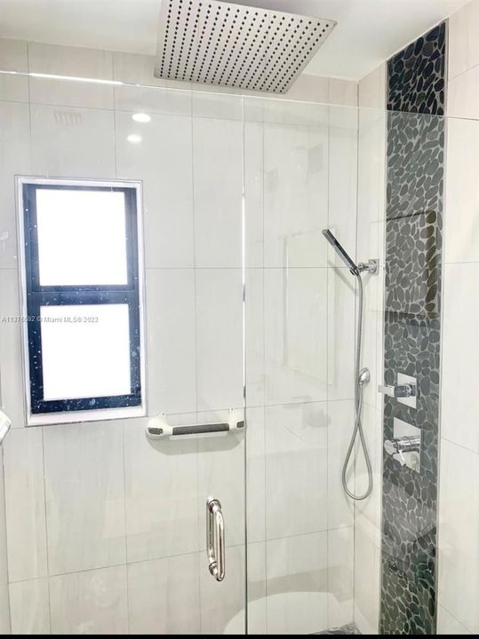 Recently Rented: $3,999 (3 beds, 1 baths, 1300 Square Feet)