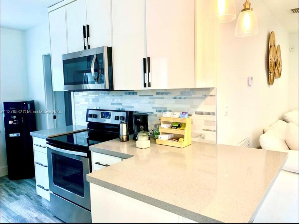 Recently Rented: $3,999 (3 beds, 1 baths, 1300 Square Feet)