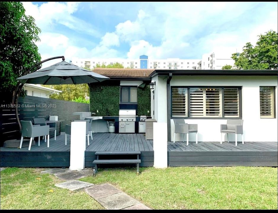 Recently Rented: $3,999 (3 beds, 1 baths, 1300 Square Feet)