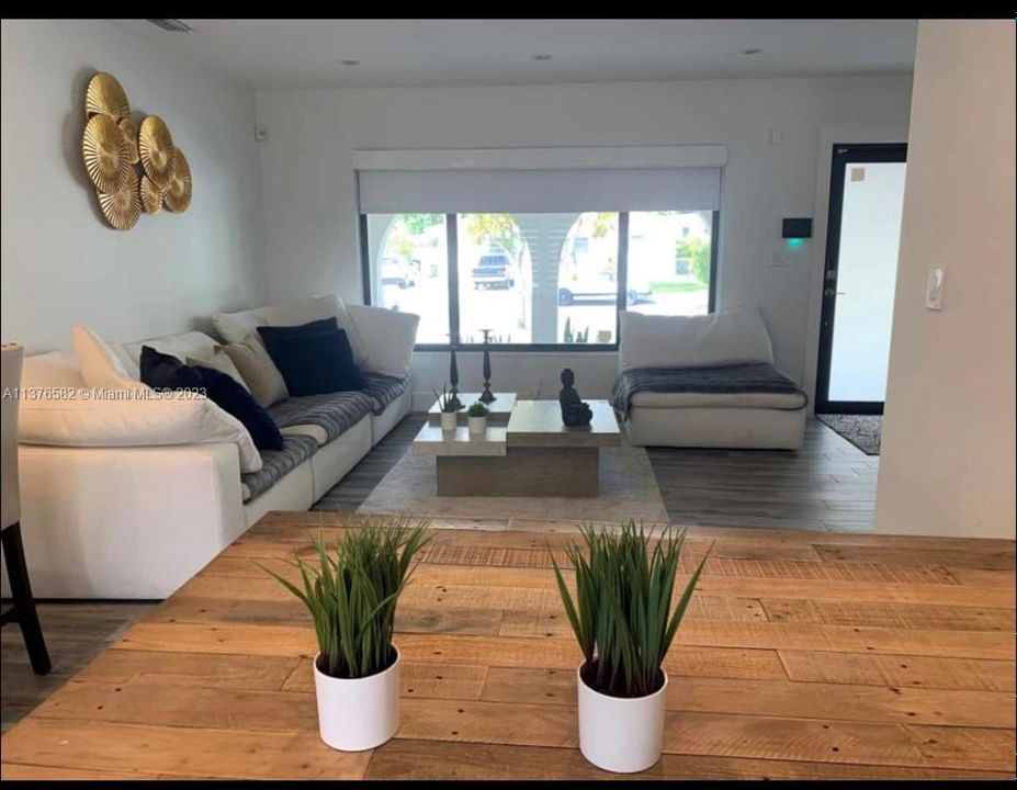 Recently Rented: $3,999 (3 beds, 1 baths, 1300 Square Feet)