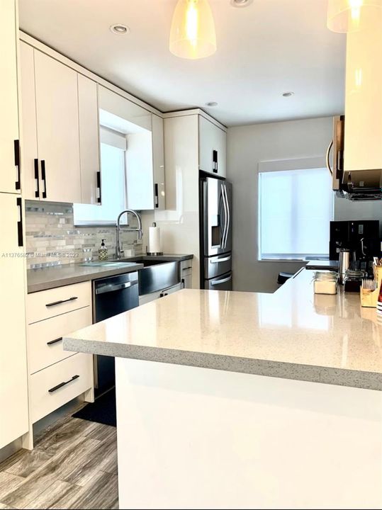 Recently Rented: $3,999 (3 beds, 1 baths, 1300 Square Feet)