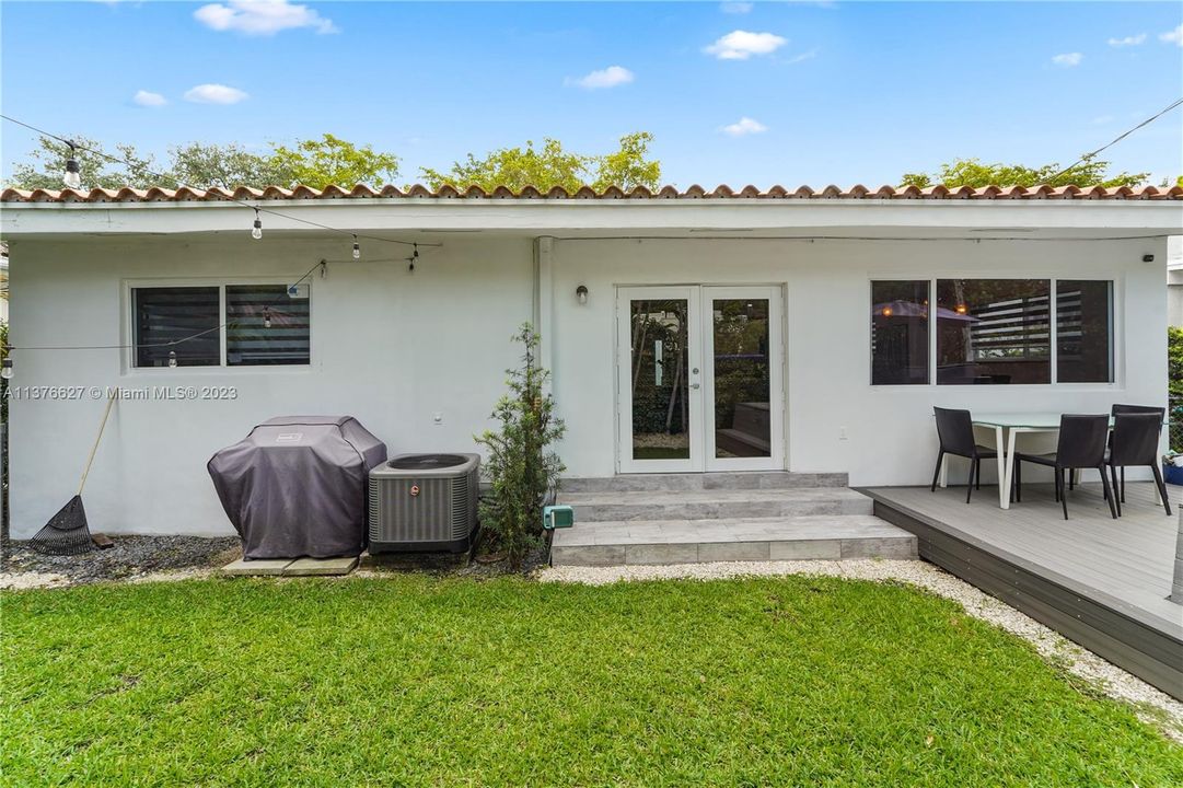 Recently Sold: $1,195,000 (3 beds, 2 baths, 1486 Square Feet)