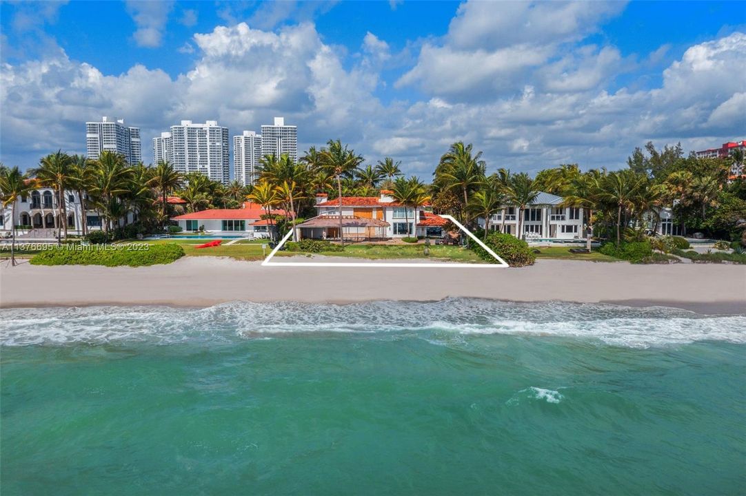 Недавно продано: $22,999,000 (8 спален, 8 ванн, 8857 Квадратных фут)