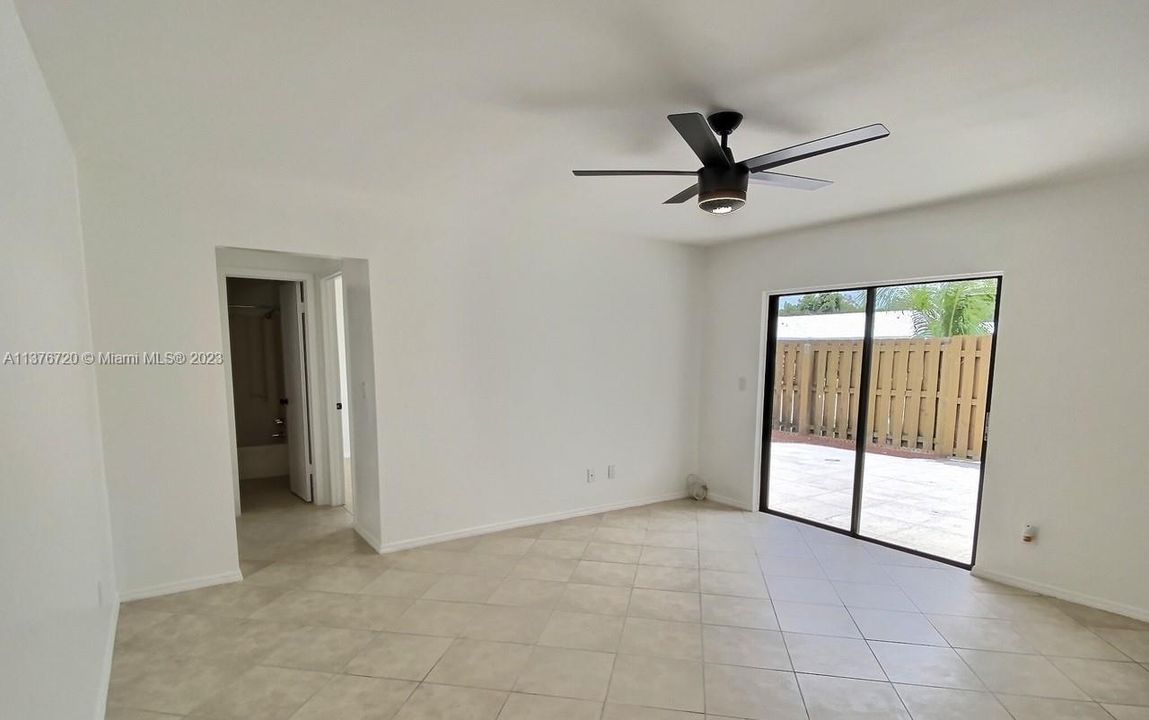 Vendido Recientemente: $230,000 (2 camas, 2 baños, 944 Pies cuadrados)