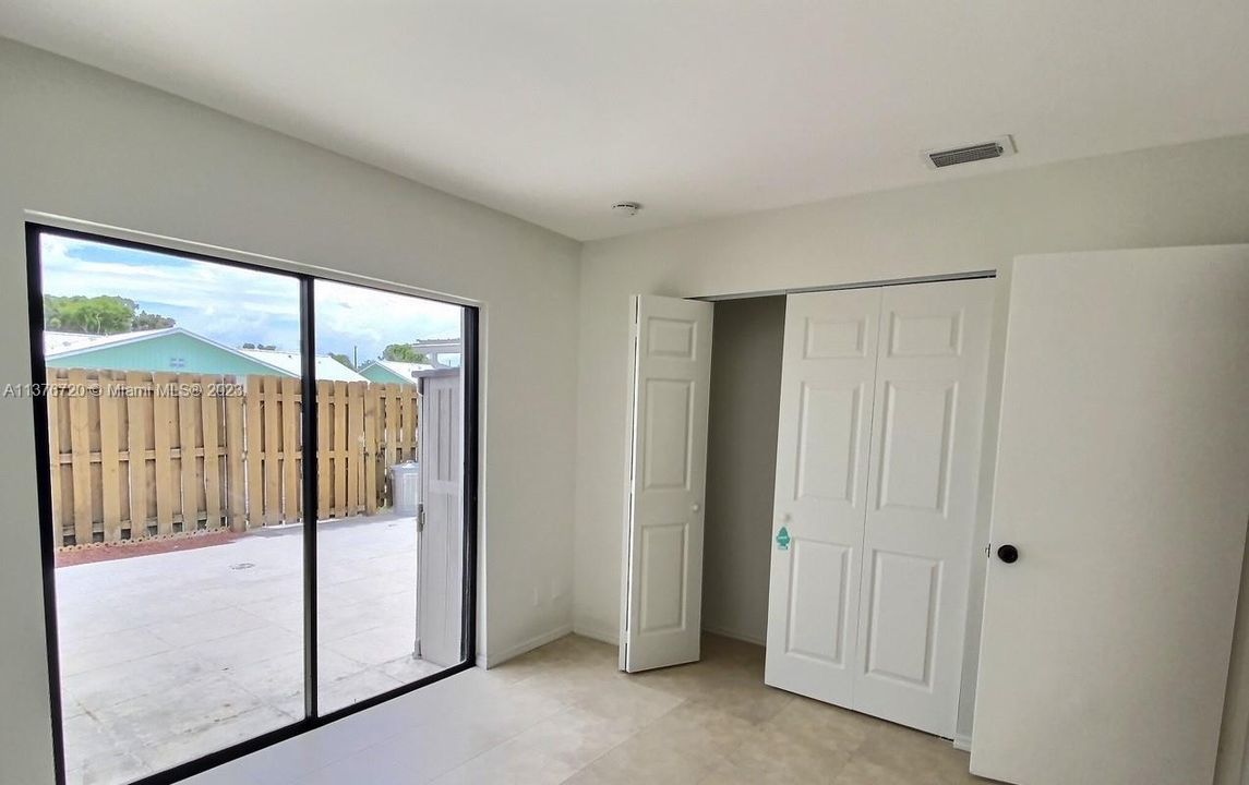 Recently Sold: $230,000 (2 beds, 2 baths, 944 Square Feet)