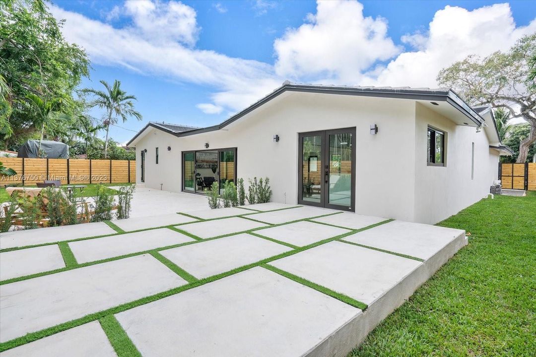 Recently Sold: $1,500,000 (3 beds, 3 baths, 2170 Square Feet)