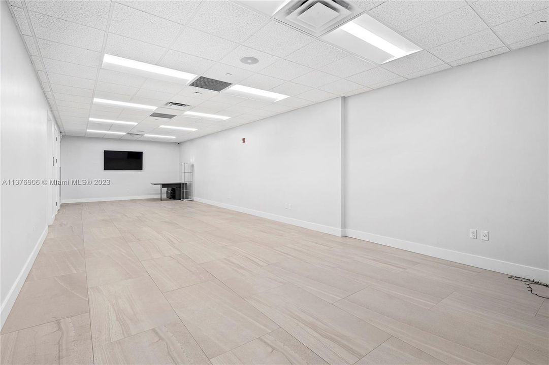 Internal room for multiple desks and an open work environment.