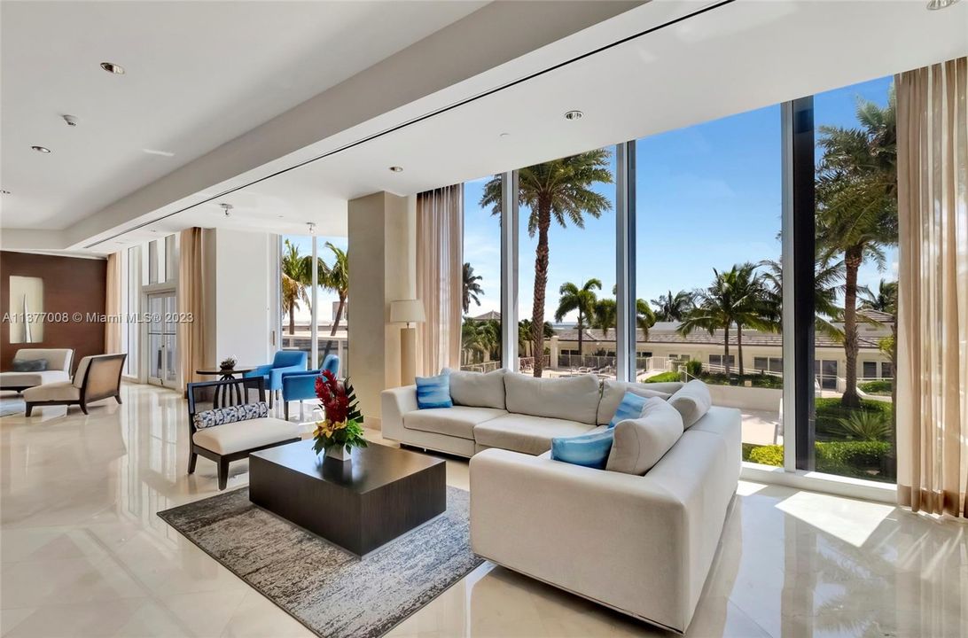 Recently Sold: $3,450,000 (3 beds, 3 baths, 1940 Square Feet)