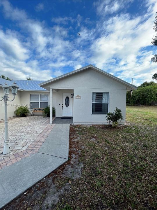 Recently Rented: $2,400 (3 beds, 2 baths, 1463 Square Feet)