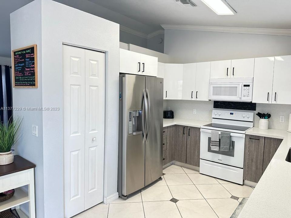 Recently Rented: $2,400 (3 beds, 2 baths, 1463 Square Feet)