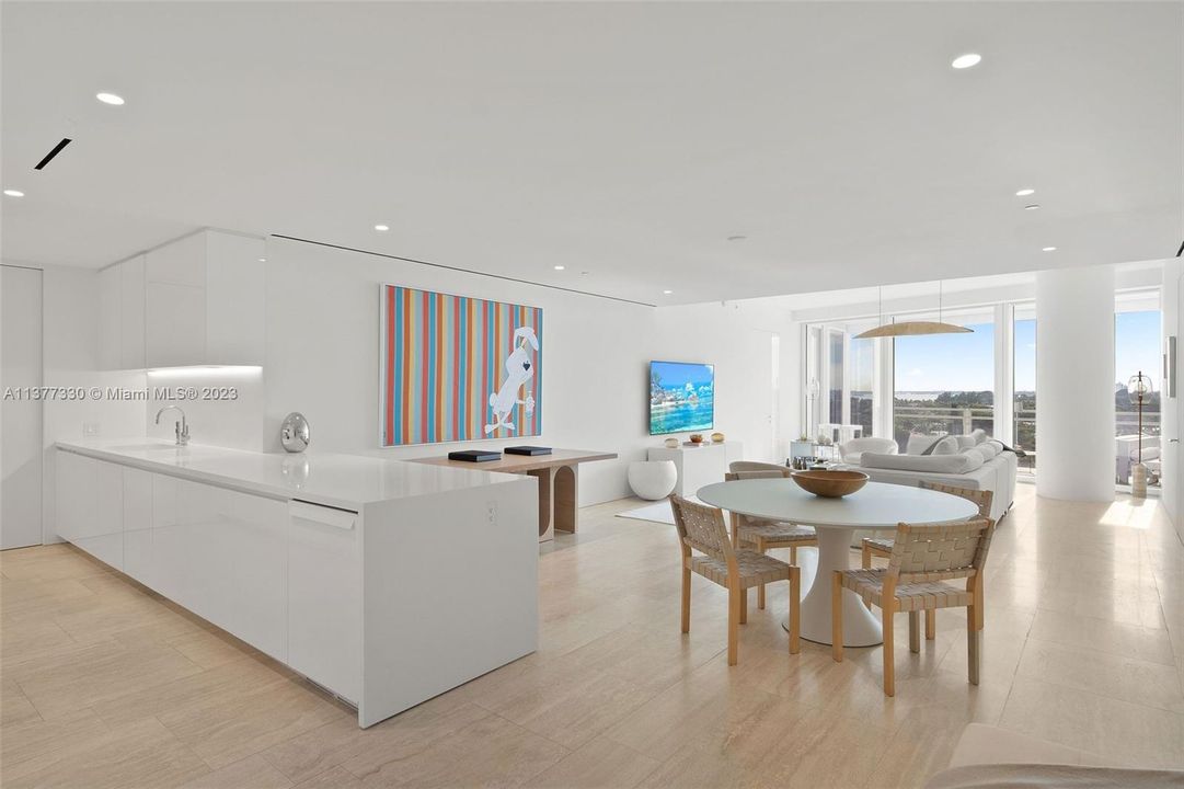 Recently Sold: $6,500,000 (2 beds, 2 baths, 1960 Square Feet)