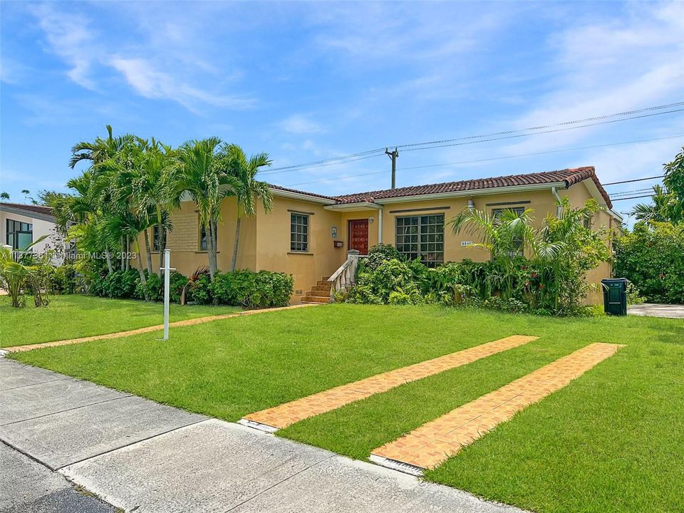 Recently Sold: $500,000 (3 beds, 2 baths, 1309 Square Feet)