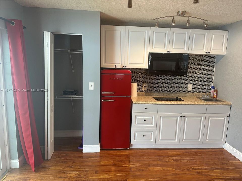 Recently Rented: $1,000 (0 beds, 1 baths, 1366 Square Feet)