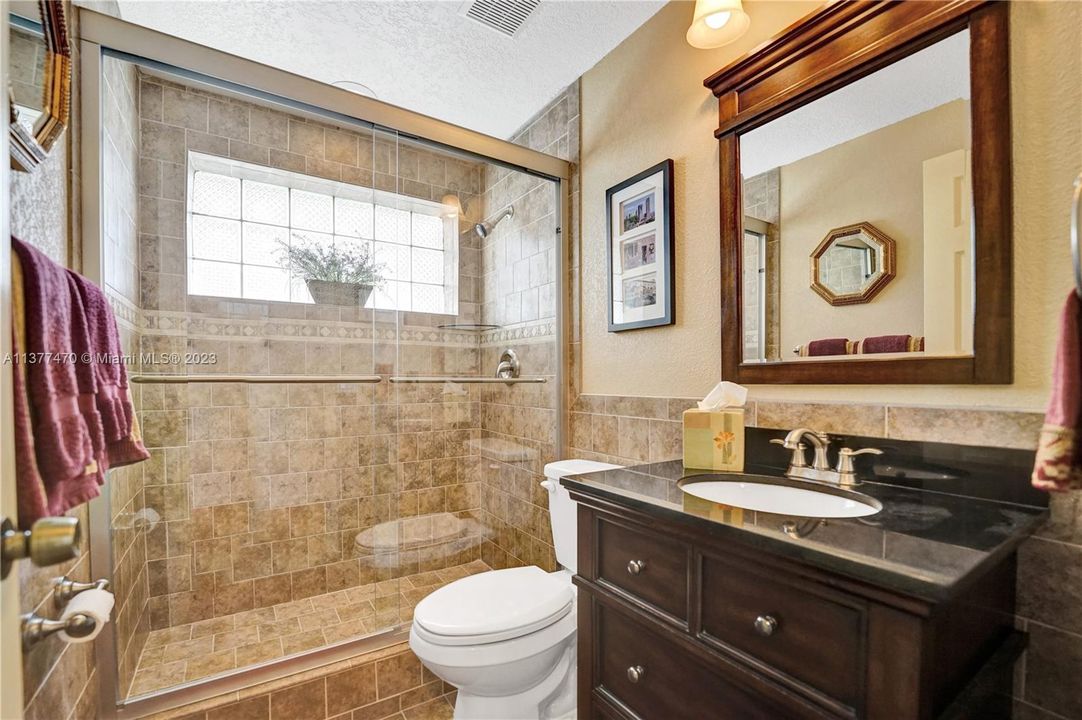 最近售出: $879,000 (4 贝兹, 3 浴室, 2394 平方英尺)