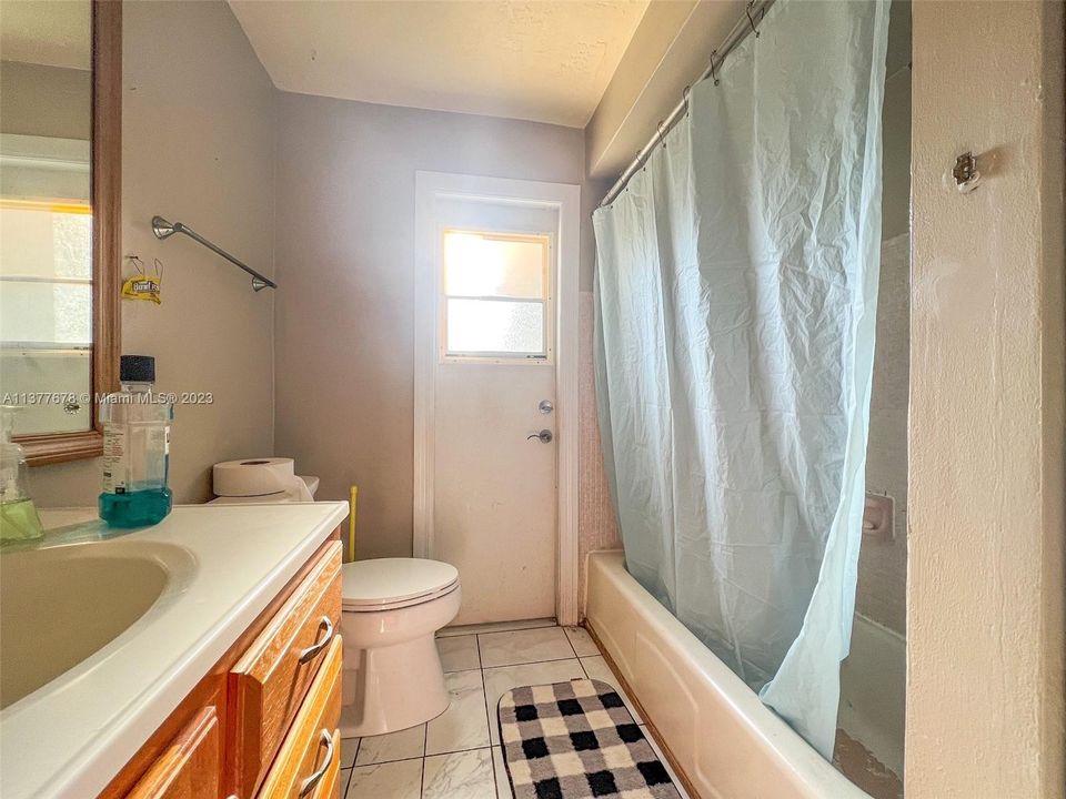 Недавно продано: $405,000 (4 спален, 2 ванн, 1768 Квадратных фут)