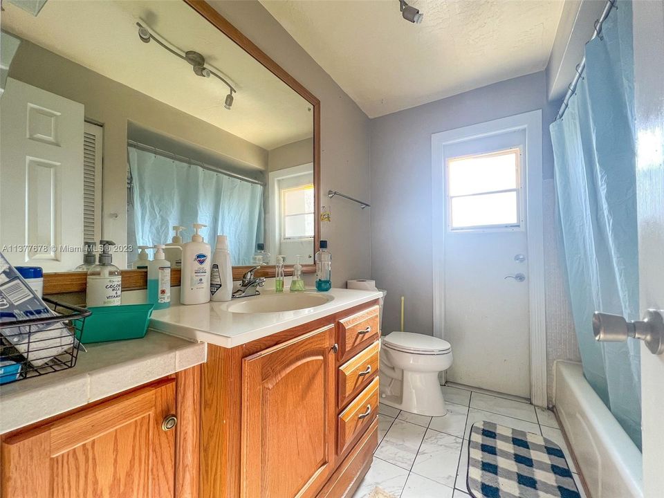 Недавно продано: $405,000 (4 спален, 2 ванн, 1768 Квадратных фут)