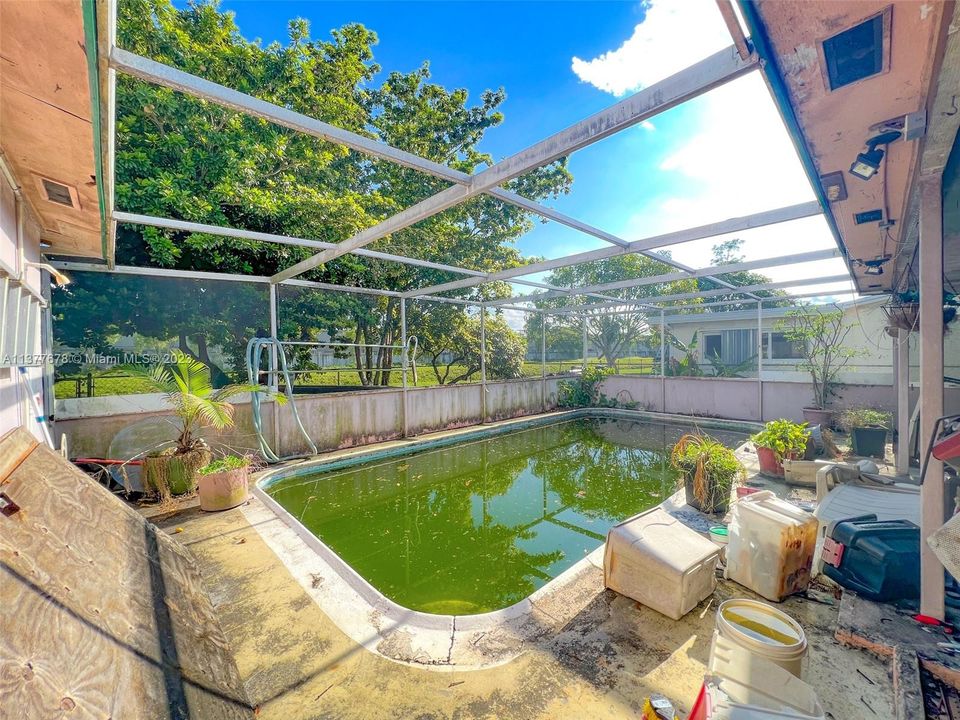 Недавно продано: $405,000 (4 спален, 2 ванн, 1768 Квадратных фут)