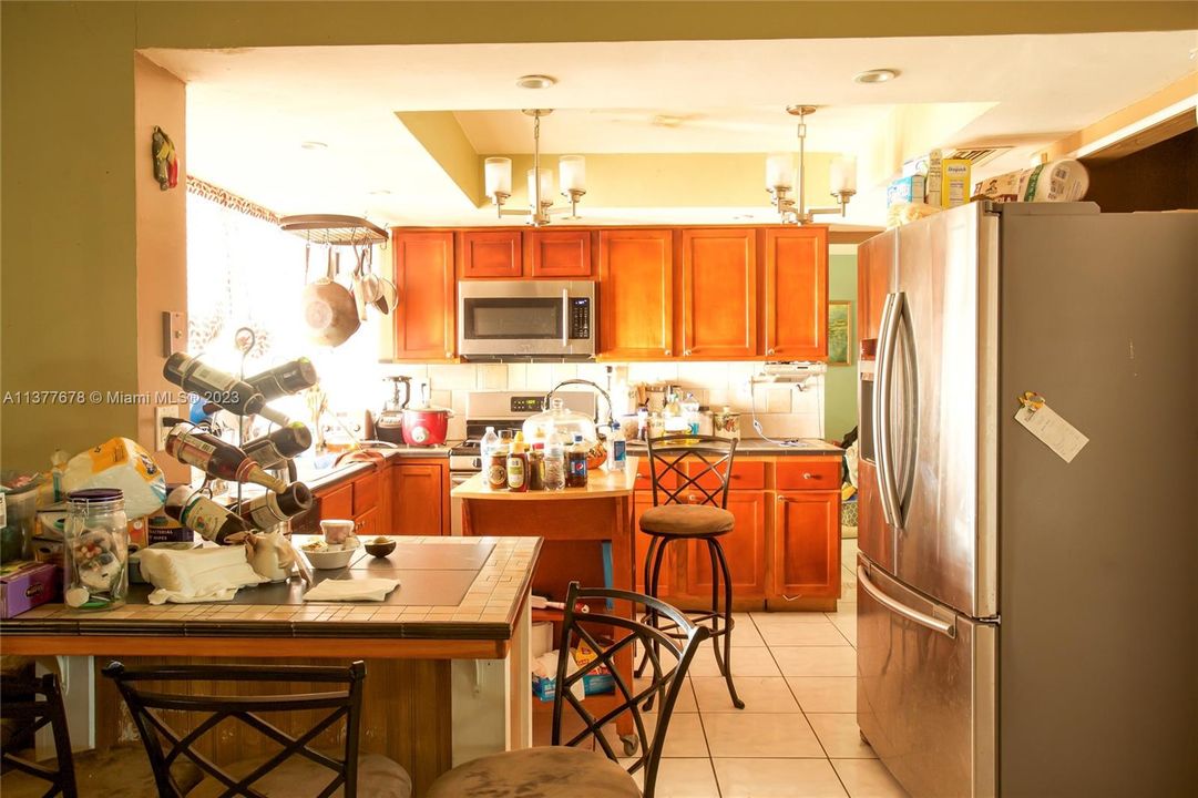 Недавно продано: $405,000 (4 спален, 2 ванн, 1768 Квадратных фут)