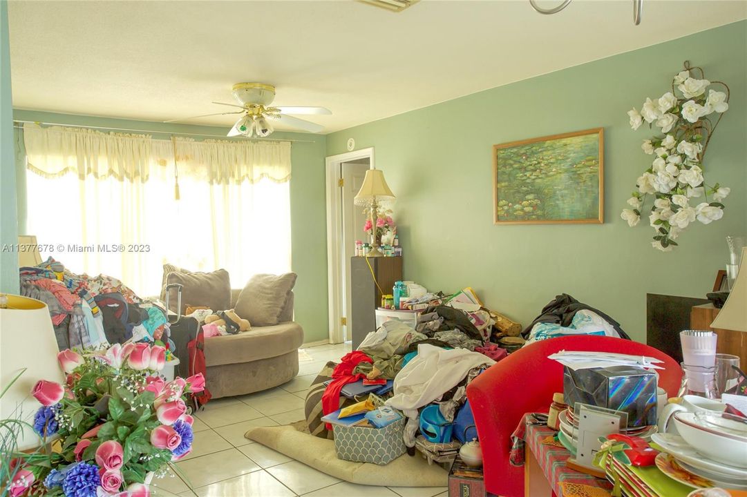 Недавно продано: $405,000 (4 спален, 2 ванн, 1768 Квадратных фут)