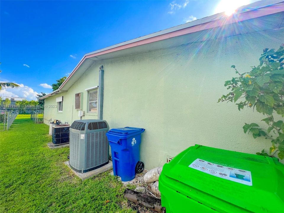 Недавно продано: $405,000 (4 спален, 2 ванн, 1768 Квадратных фут)