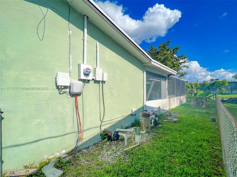 Недавно продано: $405,000 (4 спален, 2 ванн, 1768 Квадратных фут)