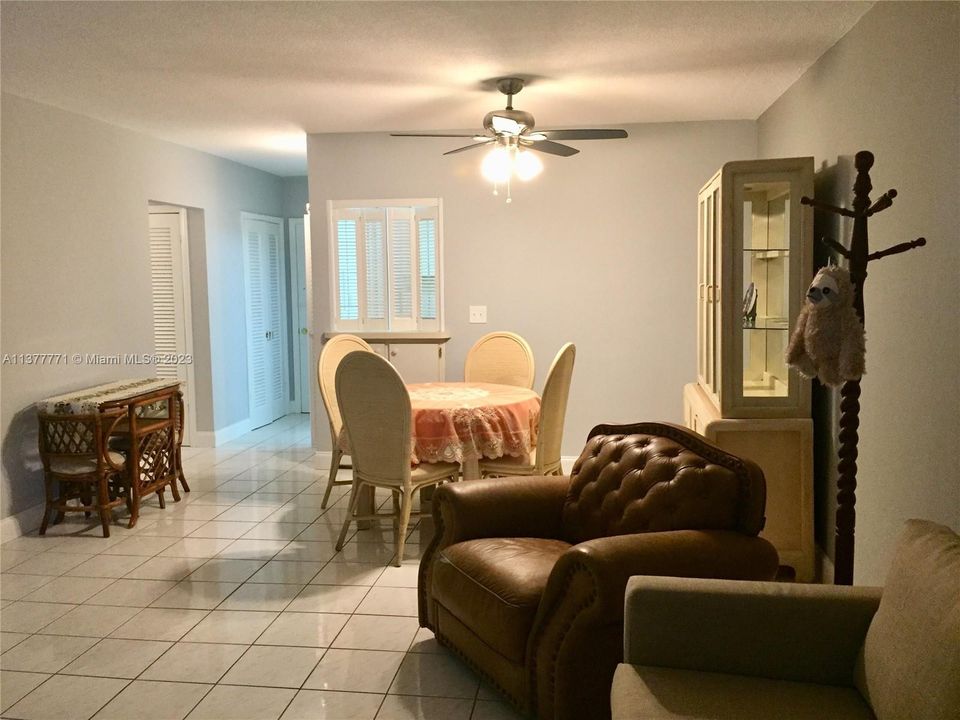 Active With Contract: $105,000 (1 beds, 1 baths, 883 Square Feet)