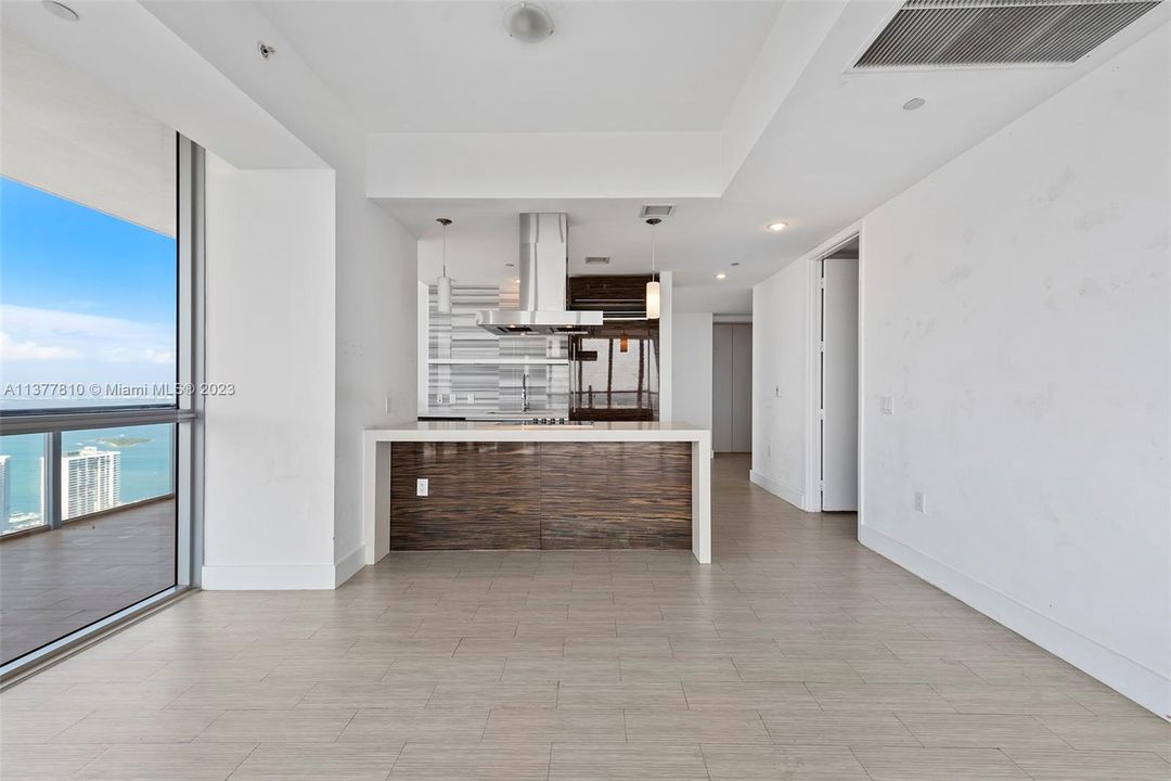 Recently Sold: $1,200,000 (2 beds, 2 baths, 1647 Square Feet)