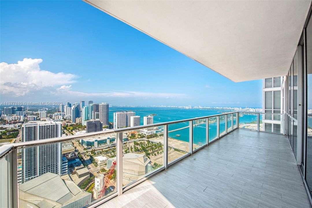 Recently Sold: $1,200,000 (2 beds, 2 baths, 1647 Square Feet)