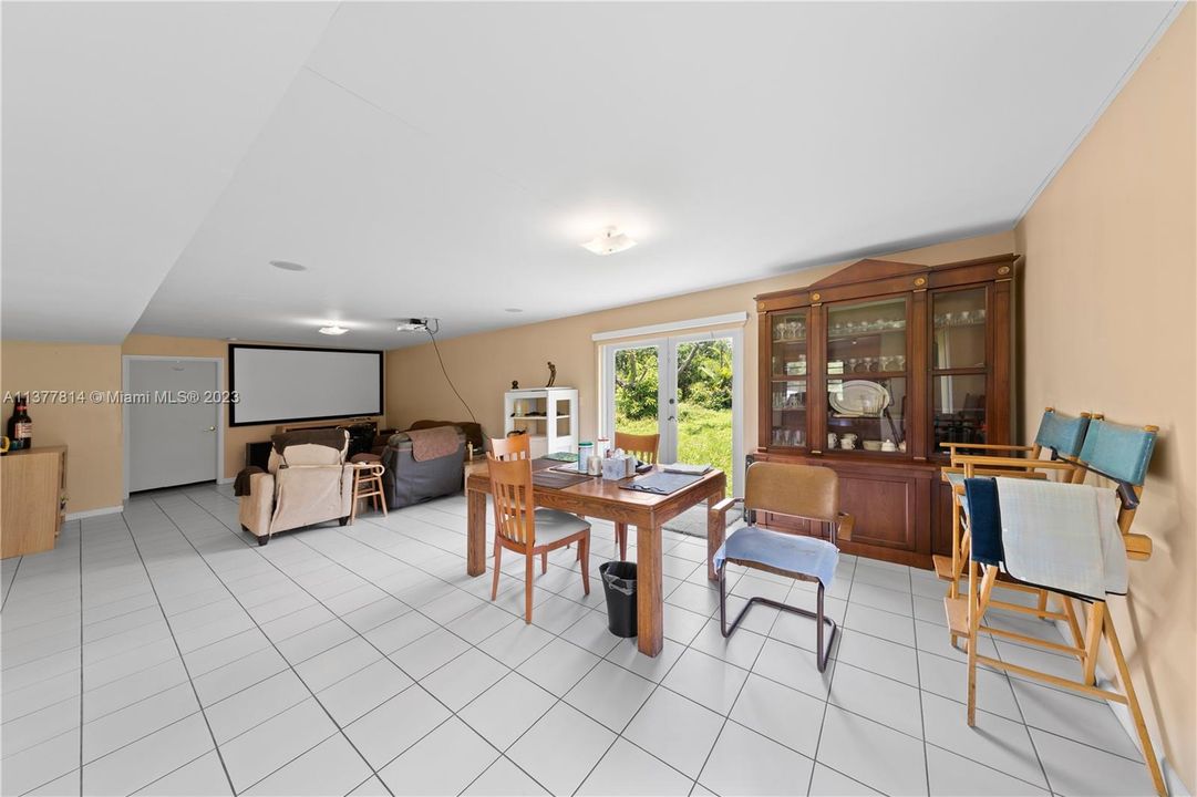 Recently Sold: $1,195,000 (3 beds, 2 baths, 1827 Square Feet)