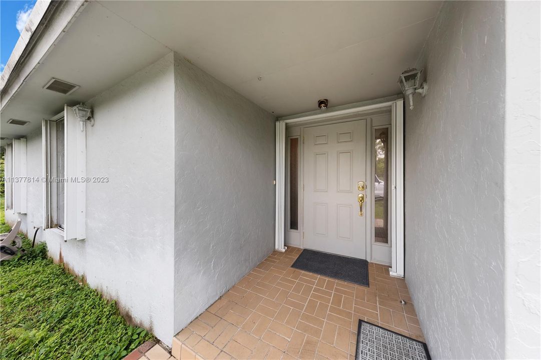 Recently Sold: $1,195,000 (3 beds, 2 baths, 1827 Square Feet)