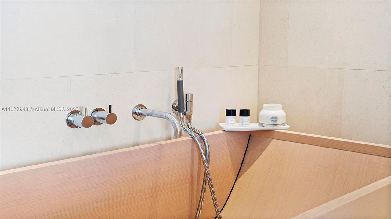 For Rent: $70,000 (3 beds, 3 baths, 2521 Square Feet)