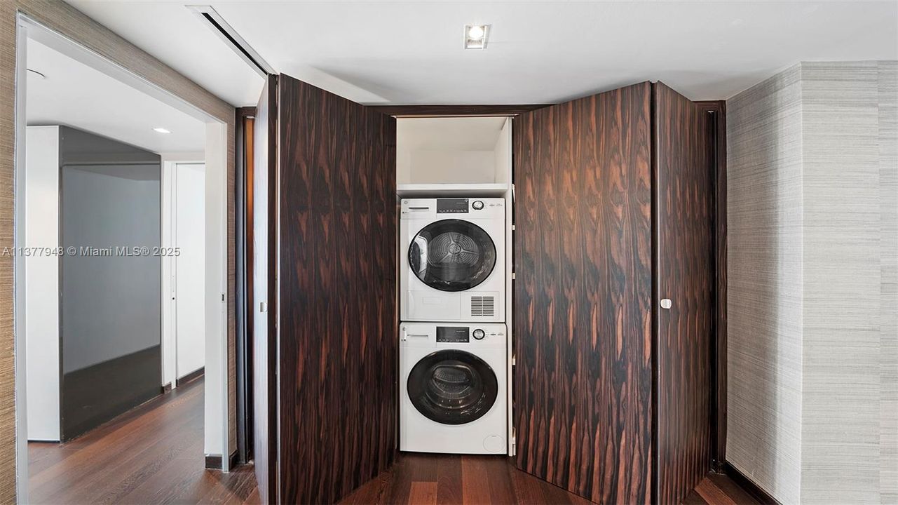 For Rent: $70,000 (3 beds, 3 baths, 2521 Square Feet)