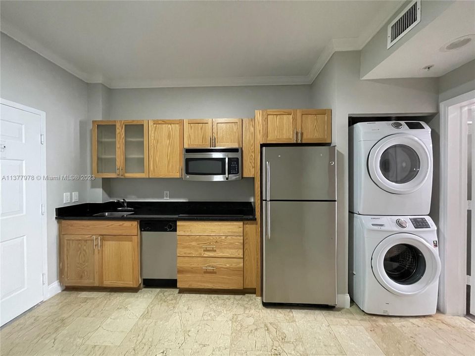 Recently Rented: $1,950 (1 beds, 1 baths, 319 Square Feet)