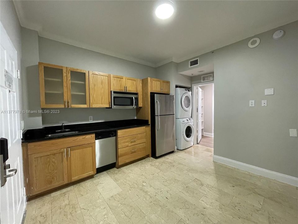 Recently Rented: $1,950 (1 beds, 1 baths, 319 Square Feet)