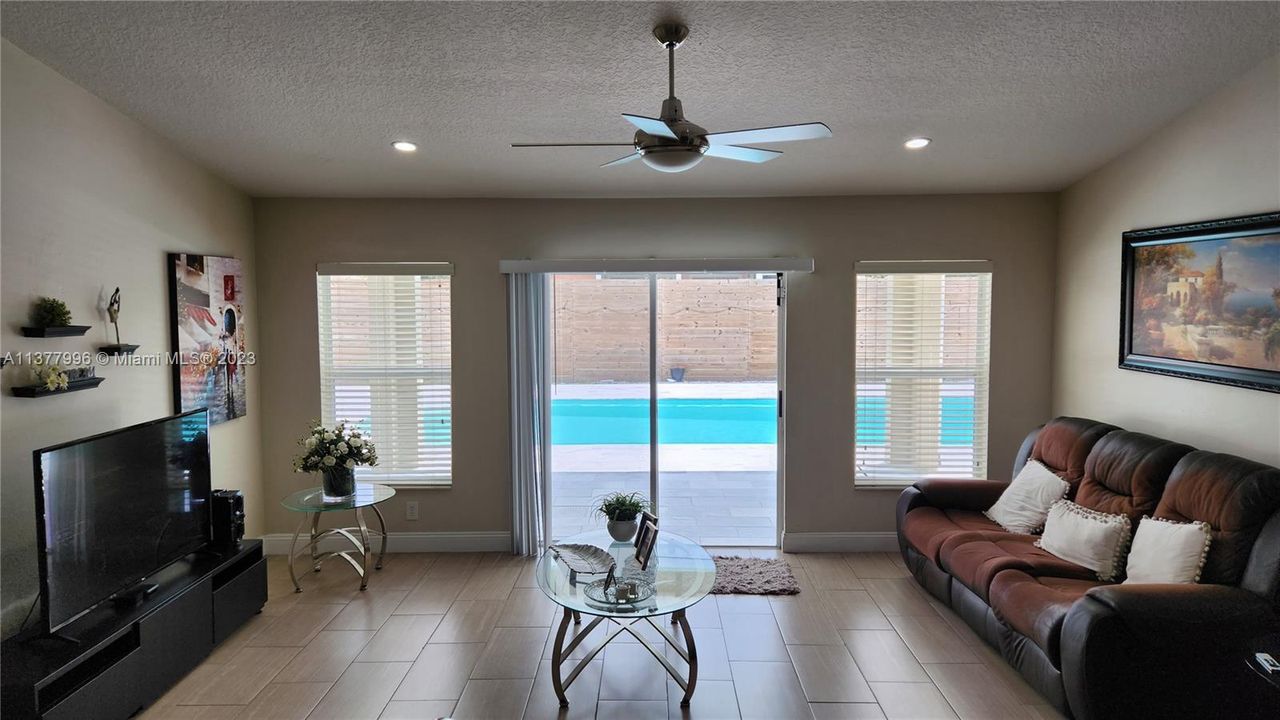 Recently Rented: $3,000 (4 beds, 2 baths, 2078 Square Feet)