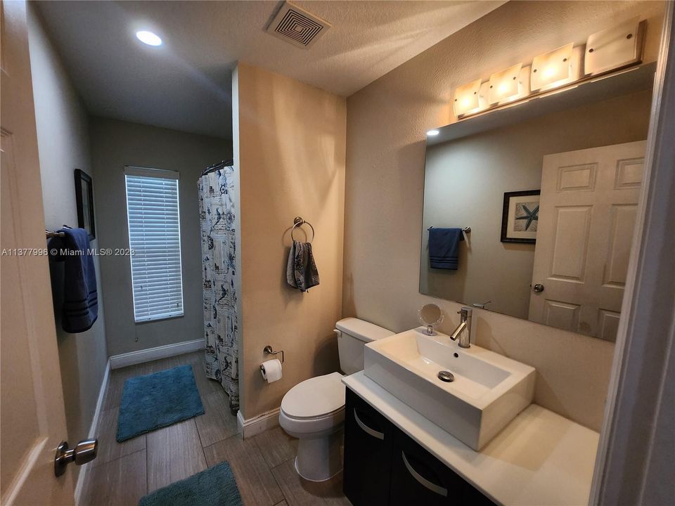 2nd Bathroom