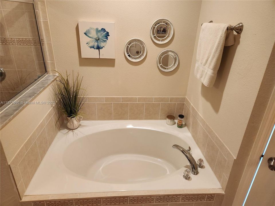 Recently Rented: $3,000 (4 beds, 2 baths, 2078 Square Feet)