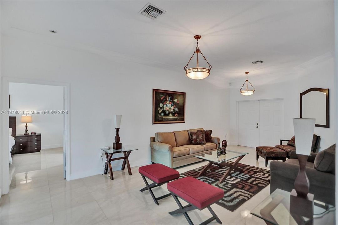 Recently Sold: $2,150,000 (3 beds, 2 baths, 2066 Square Feet)