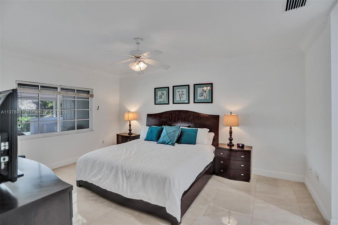 Recently Sold: $2,150,000 (3 beds, 2 baths, 2066 Square Feet)