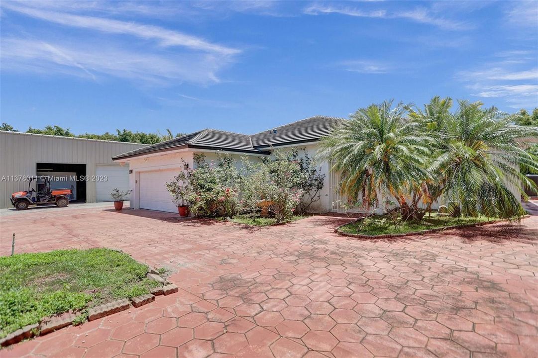 Recently Sold: $2,150,000 (3 beds, 2 baths, 2066 Square Feet)