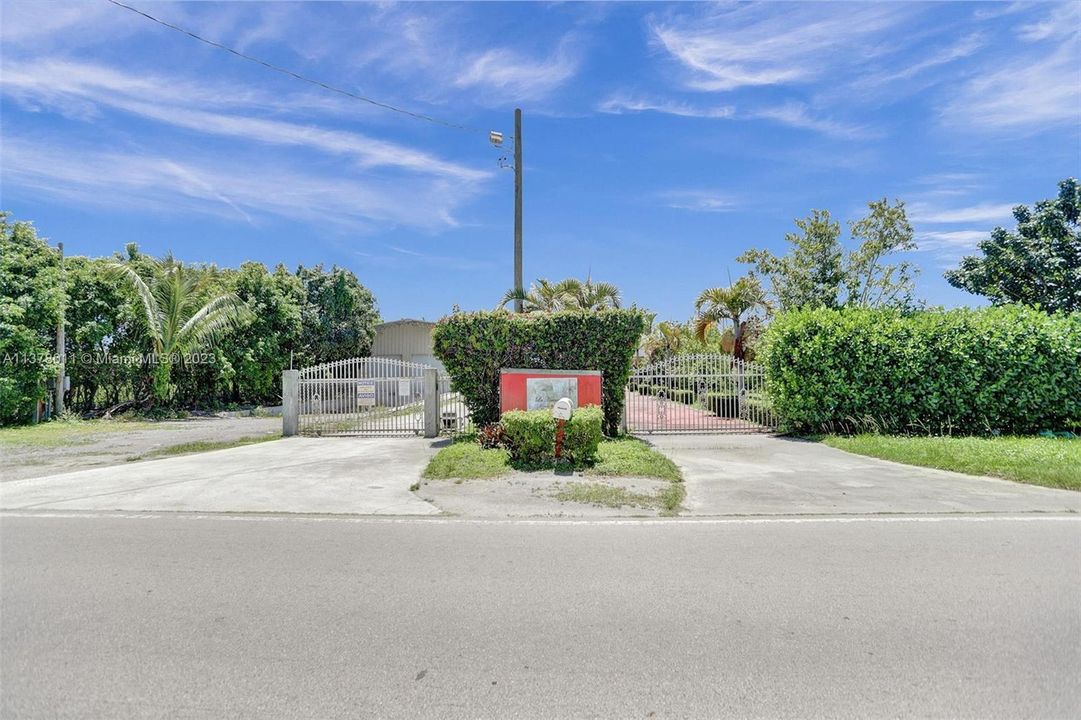 Recently Sold: $2,150,000 (3 beds, 2 baths, 2066 Square Feet)