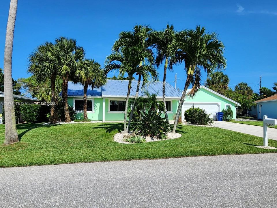 Recently Sold: $729,900 (3 beds, 2 baths, 1280 Square Feet)