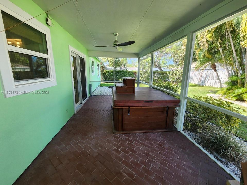 Recently Sold: $729,900 (3 beds, 2 baths, 1280 Square Feet)